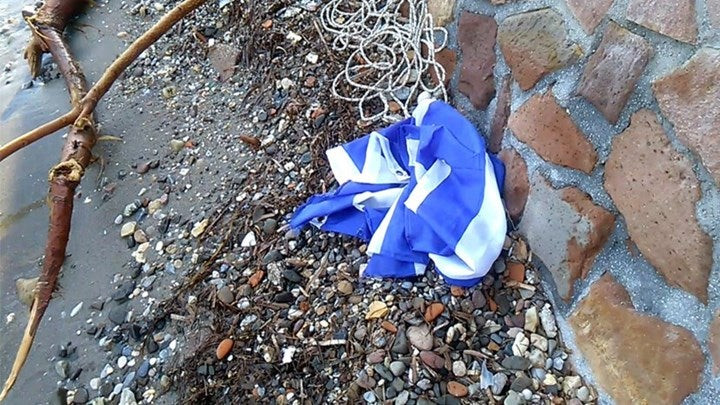 Κατέβασαν τη σημαία και βανδάλισαν το Μουσικό Σχολείο Αγρινίου